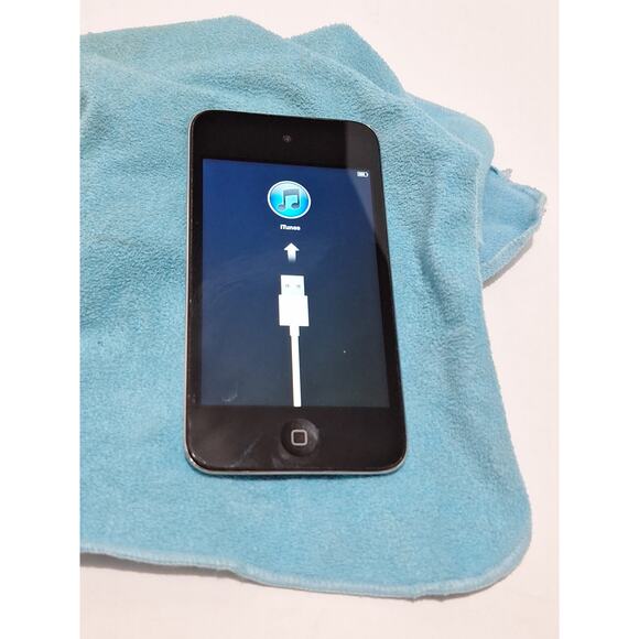 Apple iPod Touch 4th Gen 32GB A1367 Black Tested Works Great- Mint Screen! - Picture 8 of 10